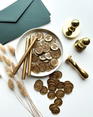 Dodejte svým oznámením jedinečný nádech elegance s našimi pečetěmi. Dokonalý detail, který okouzlí každého hosta. 🌸 •...