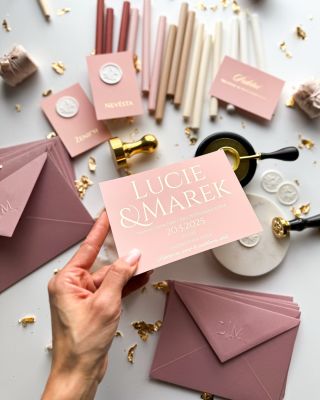 Nově všechny naše tiskoviny v romantických pastelových barvičkách 🥰 najdete na eshopu www.bridetobe.cz ❤️ #svatba...